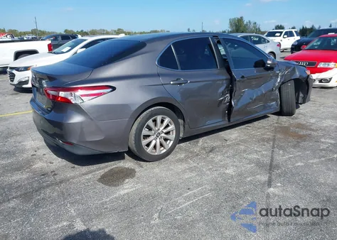 2018 Toyota Camry Le из США, поврежденный, VIN 4T1B11HK3JU603533